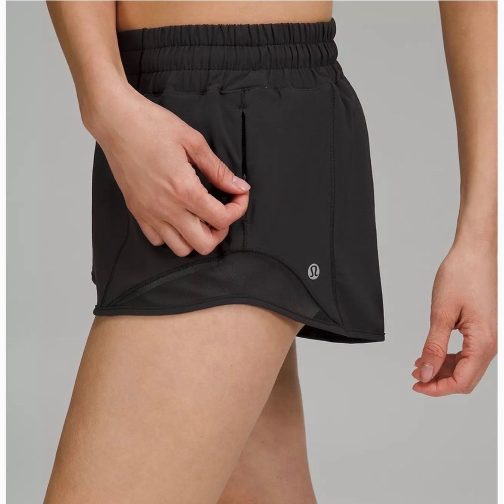 Lululemon Hotty Hot Short High-Rise 2.5" Size 6 color black